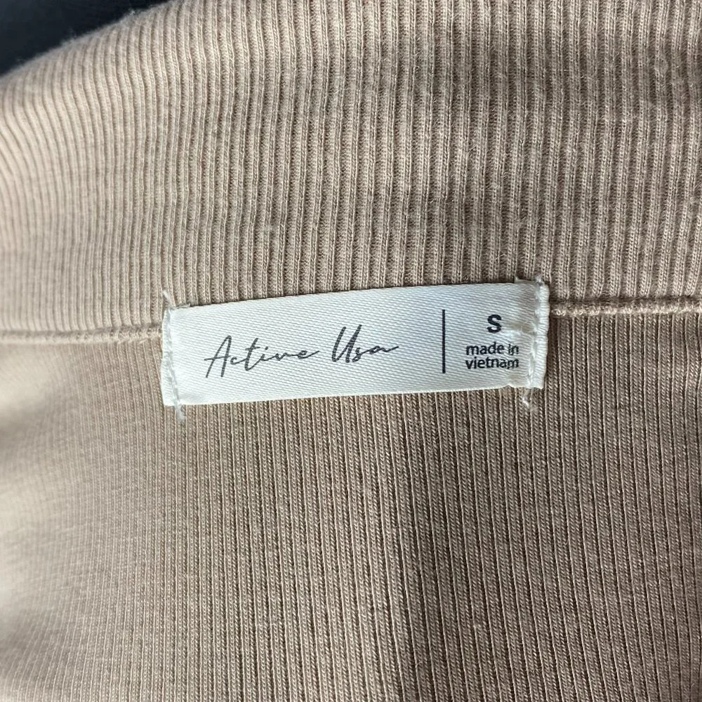 Active USA Brown Crop Top with Front Button Closure and Back Tie - Picture 4 of 5